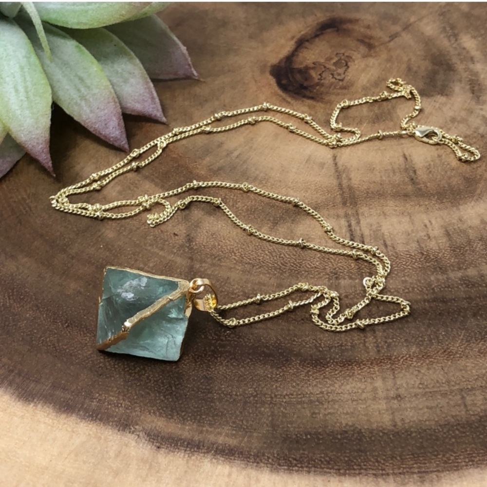 RAW FLUORITE CRYSTAL NECKLACE - GREEN